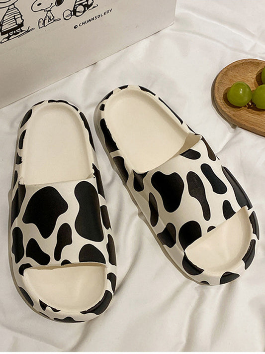 Pantoufles de détente à imprimé vache