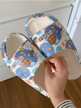 Zapatilla de salón de baño con oso de dibujos animados azul