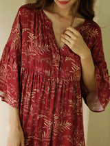 Vestido de salón en algodón con estampado de hojas rojas